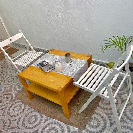 Shared Apartment With Bright Private Patio In Lisboa Exterior photo